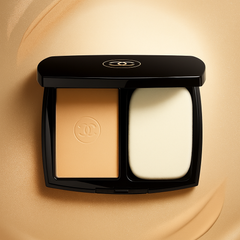 Compact powder with two shades in a black case 