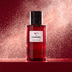 N1 de Chanel L'Eau Rouge in a sparkling mist