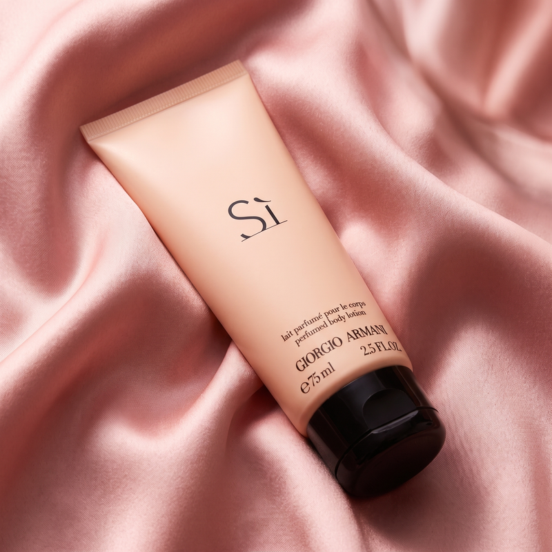 Giorgio Armani Si Shower Gel on rose satin